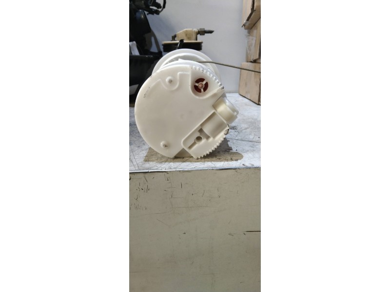 Recambio de bomba combustible para renault clio iii referencia OEM IAM 8200727740 0974685990201 