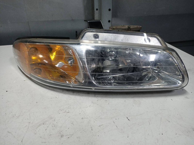 Recambio de faro derecho para chrysler town contry 3.8 referencia OEM IAM 04857040AB  