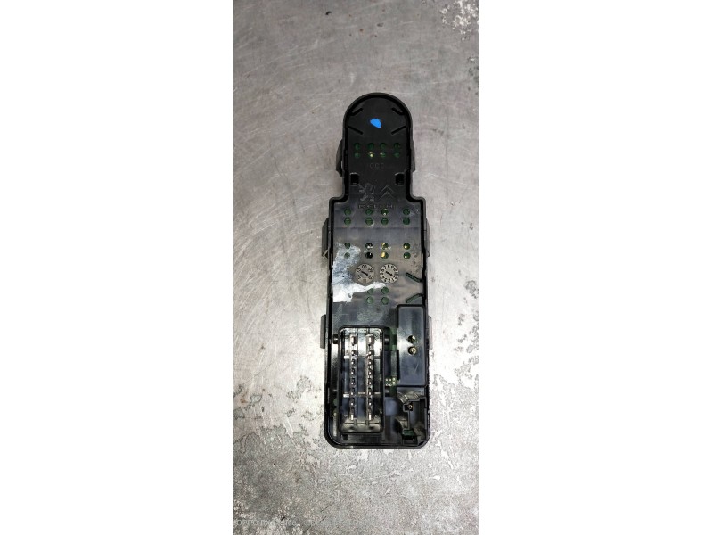 Recambio de mando elevalunas delantero izquierdo para citroen c3 exclusive referencia OEM IAM 96637530XT  