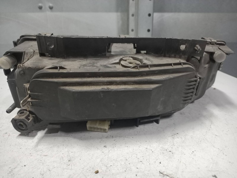 Recambio de faro izquierdo para citroen xantia berlina 1.6 tentation referencia OEM IAM   