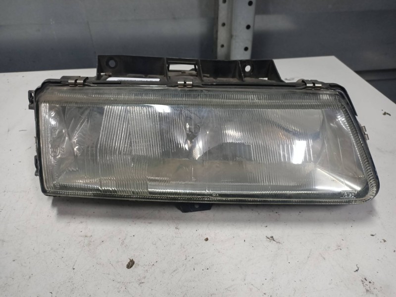 Recambio de faro derecho para citroen xantia berlina 1.9 d armonia referencia OEM IAM 95667948  