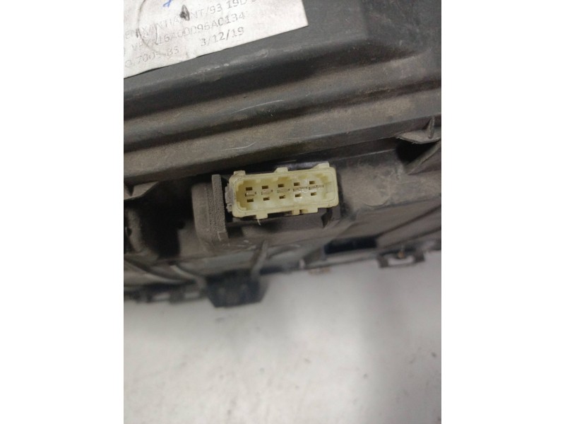 Recambio de faro derecho para citroen xantia berlina 1.9 d armonia referencia OEM IAM 95667948  