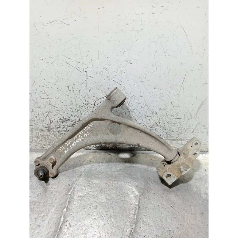 Recambio de brazo suspension inferior delantero izquierdo para volkswagen passat variant (3c5) advance referencia OEM IAM 3C0407