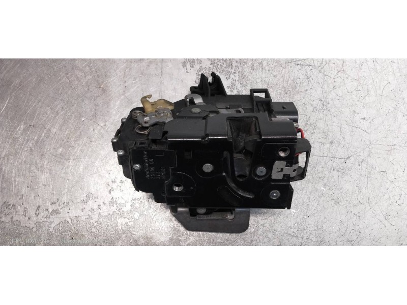 Recambio de motor cierre centralizado delantero izquierdo para audi a6 berlina (4b2) 2.5 tdi quattro referencia OEM IAM 4O183701