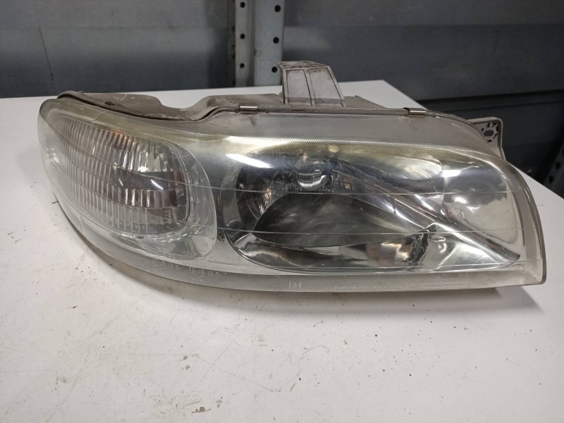 Recambio de faro derecho para daewoo nubira berlina 1.6 cat referencia OEM IAM   