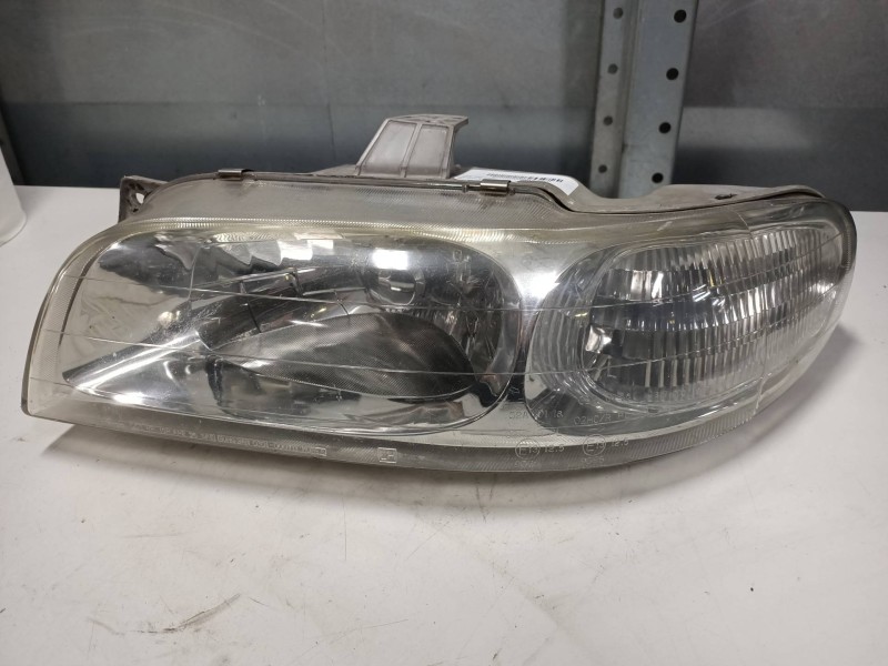 Recambio de faro izquierdo para daewoo nubira berlina 2.0 cat referencia OEM IAM   