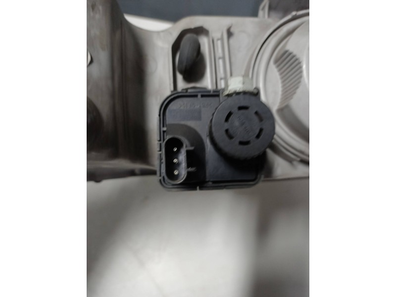 Recambio de faro izquierdo para daewoo nubira berlina 2.0 cat referencia OEM IAM   