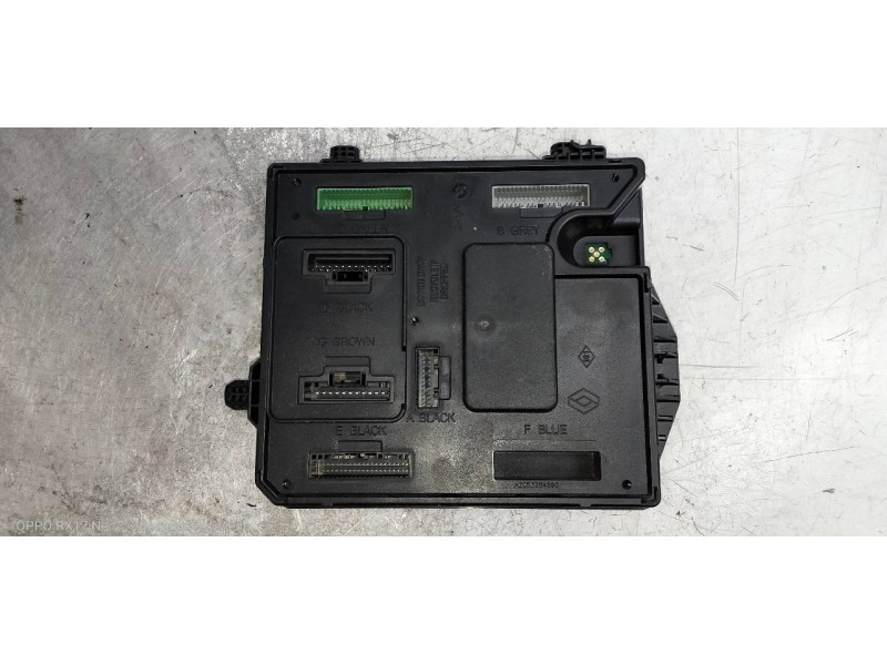 Recambio de caja reles / fusibles para renault megane iii berlina 5 p dynamique referencia OEM IAM 284B17288R S180098501 BCM95