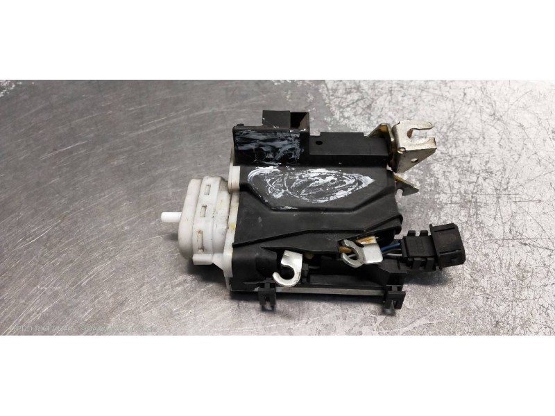 Recambio de motor cierre centralizado delantero derecho para audi 100 berlina (c4) básico referencia OEM IAM 4A1837016B  