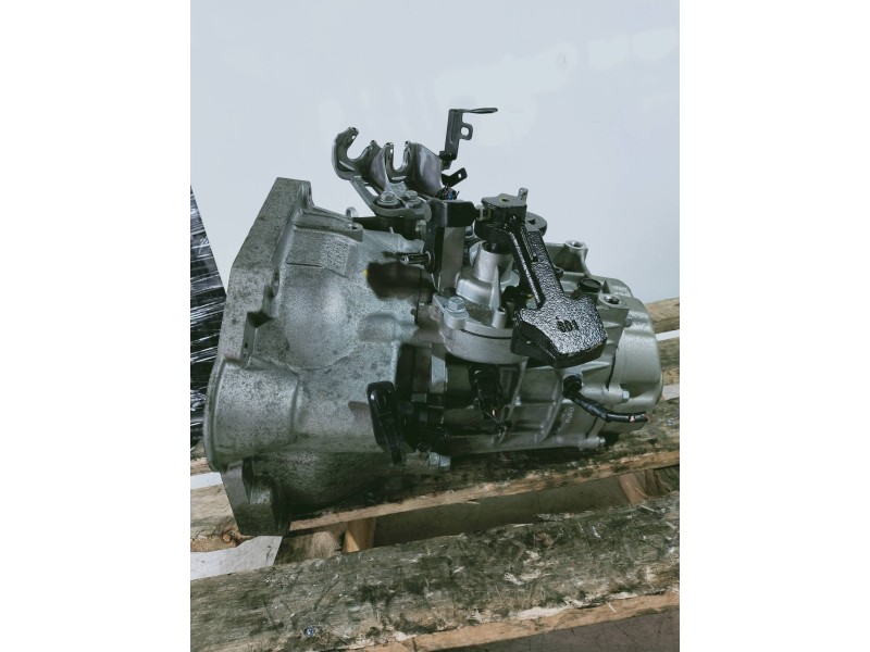 Recambio de caja cambios para hyundai i30 (pd) essence referencia OEM IAM ZG24JJ 360446 6V