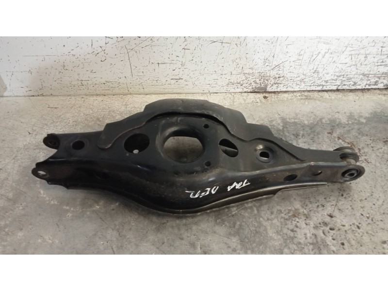 Recambio de brazo suspension inferior trasero derecho para lexus nx 300h 4wd referencia OEM IAM   
