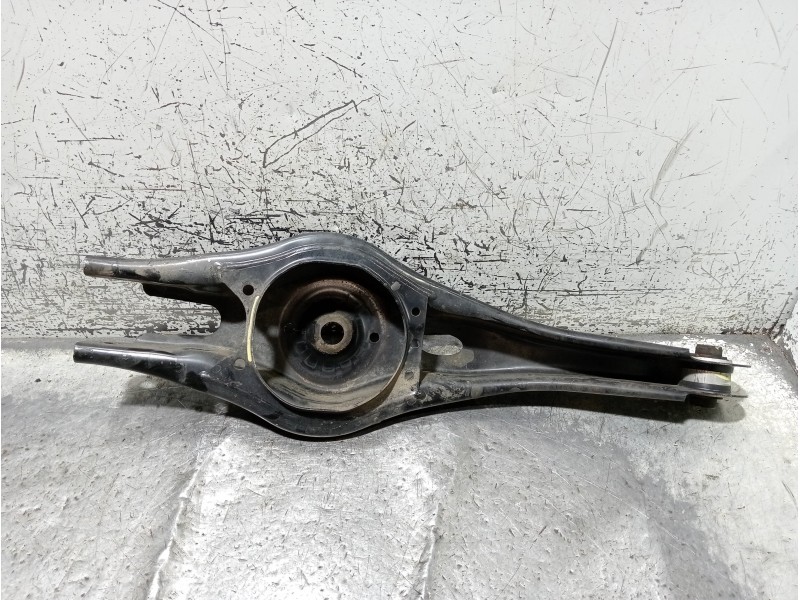 Recambio de brazo suspension inferior trasero derecho para hyundai i30 (pd) essence referencia OEM IAM 55220G4AA0  