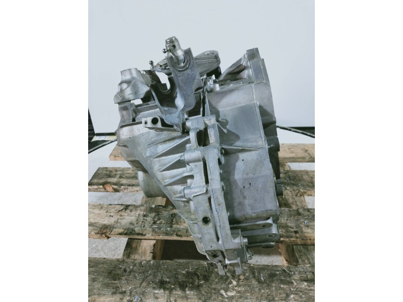 Recambio de caja cambios para opel zafira (c) referencia OEM IAM F40 R16052616BH8 6V