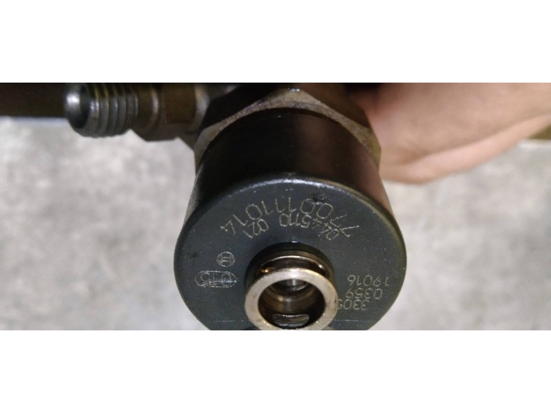 Recambio de inyector para mitsubishi carisma berlina 5 (da0) 1900 di-d elegance referencia OEM IAM 0445110021 7700111014 