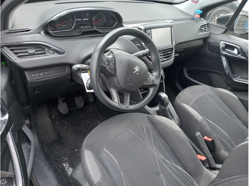 peugeot 208 del año 2012