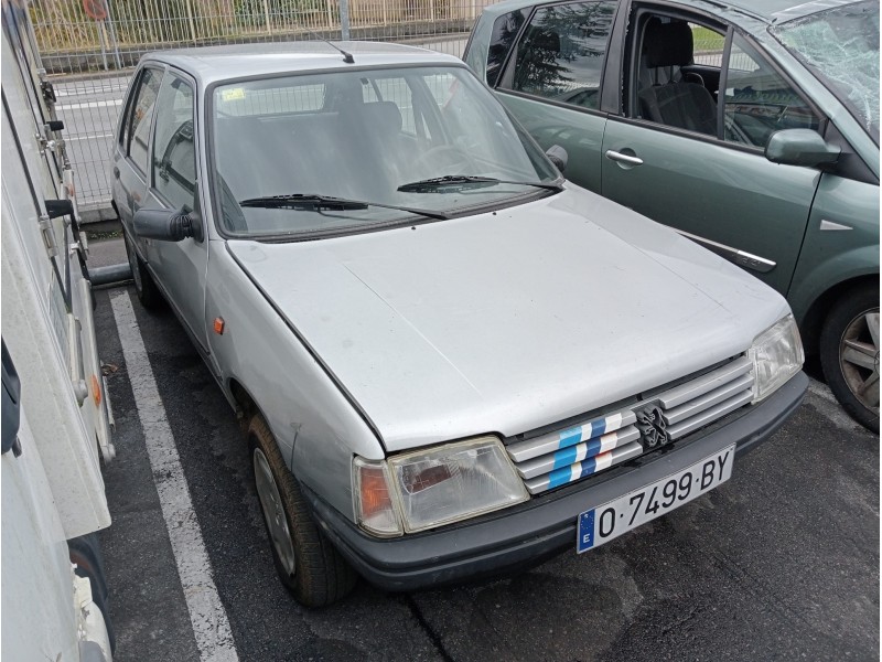 peugeot 205 berlina del año 1983