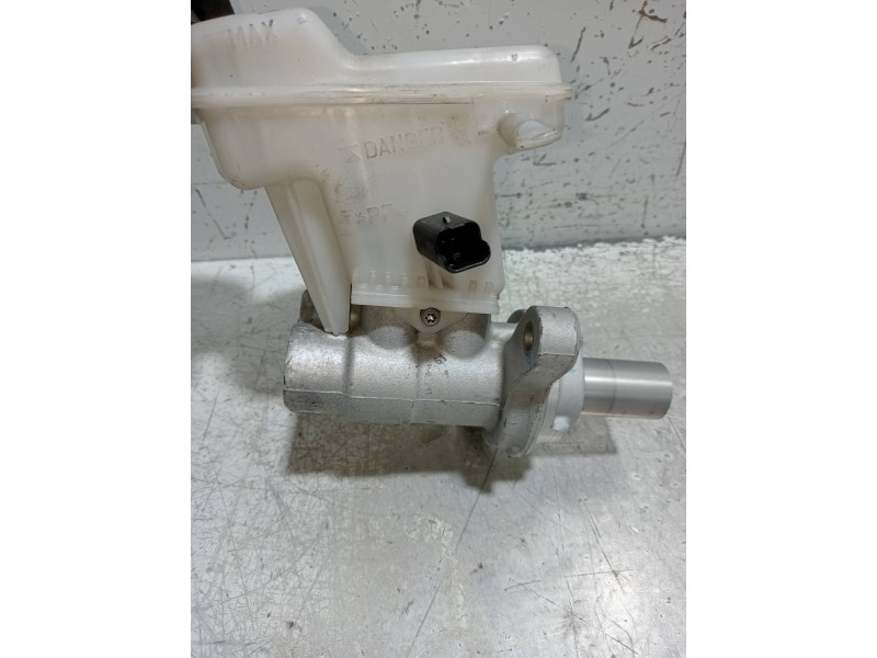 Recambio de bomba freno para peugeot 3008 gt line referencia OEM IAM 0204821216 9807687080 