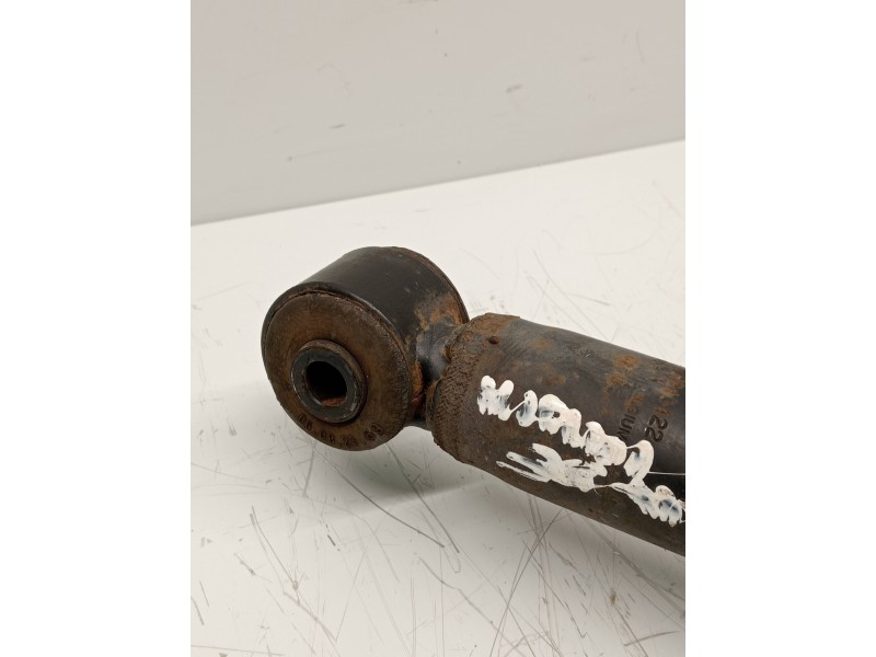 Recambio de amortiguador trasero derecho para mitsubishi carisma berlina 5 (da0) 1900 di-d elegance referencia OEM IAM   