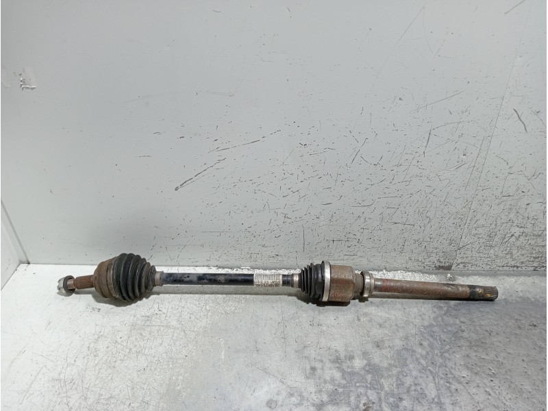 Recambio de transmision delantera derecha para peugeot 3008 gt line referencia OEM IAM 9811176480  