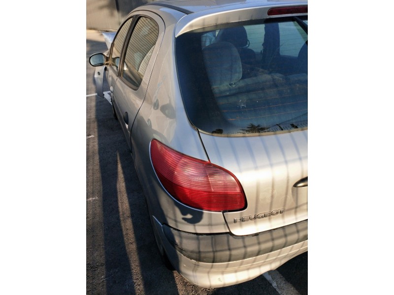 peugeot 206 berlina del año 2000