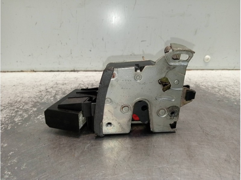 Recambio de motor cierre centralizado trasero derecho para bmw serie 7 (e38) 740il automático referencia OEM IAM 8352165  