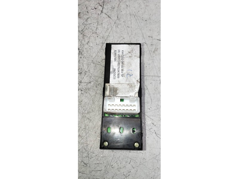 Recambio de mando elevalunas delantero izquierdo para kia cee´d 1.6 cat referencia OEM IAM   