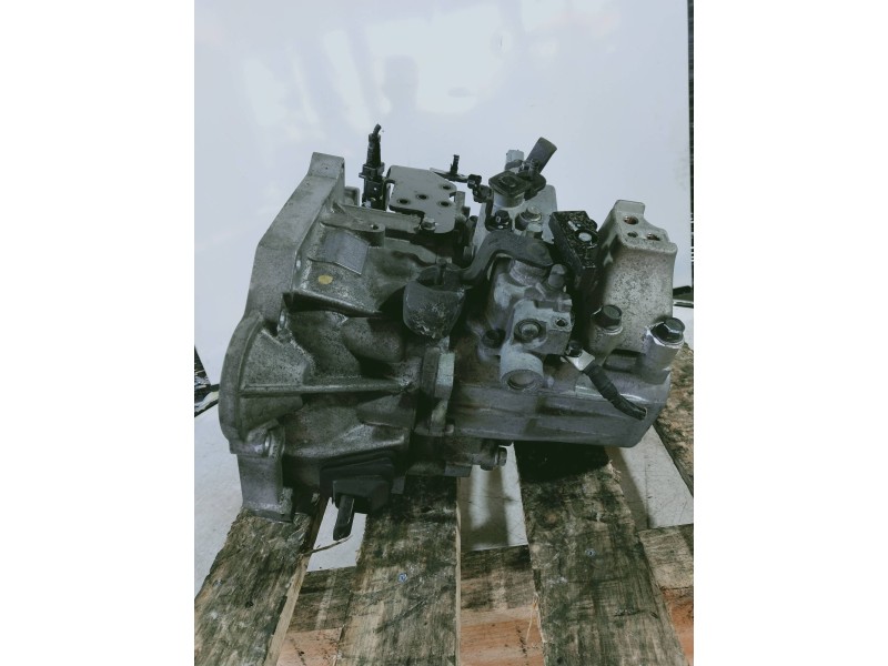 Recambio de caja cambios para kia cee´d 1.6 cat referencia OEM IAM R71773 103838 5V