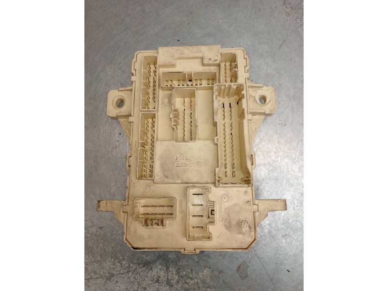 Recambio de caja reles / fusibles para kia cee´d 1.6 cat referencia OEM IAM 919501H510 919502H500 
