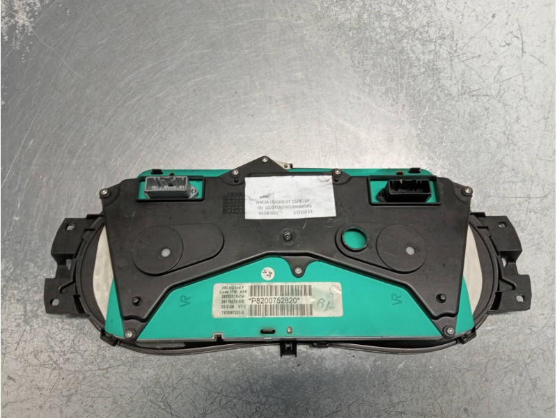 Recambio de cuadro instrumentos para dacia logan laureate referencia OEM IAM P8200752820  