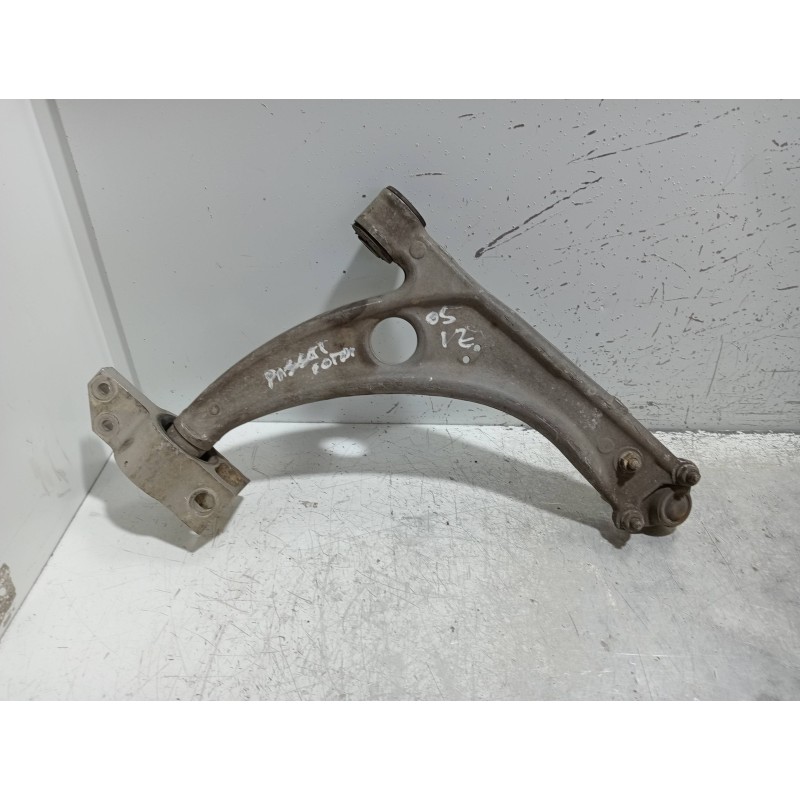 Recambio de brazo suspension inferior delantero izquierdo para volkswagen passat variant (3c5) advance referencia OEM IAM   