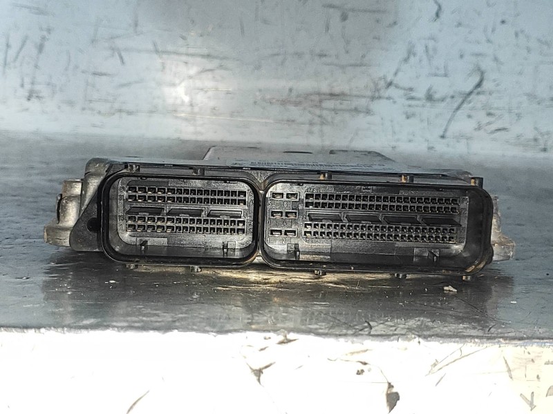 Recambio de centralita motor uce para opel insignia berlina cosmo referencia OEM IAM 0281017105 55576906 BOSCH