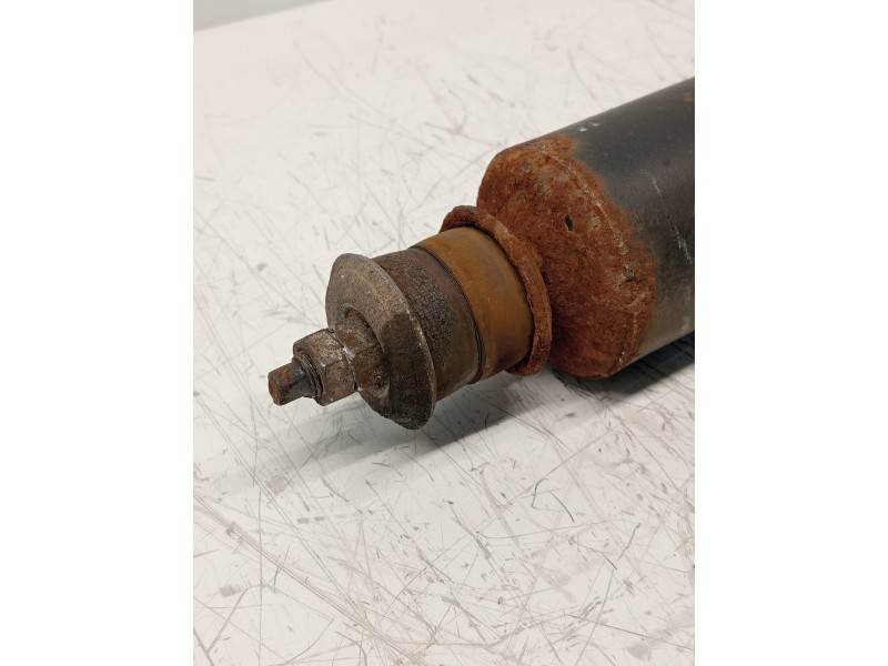 Recambio de amortiguador trasero izquierdo para ssangyong musso 2.9 tdi lux referencia OEM IAM   