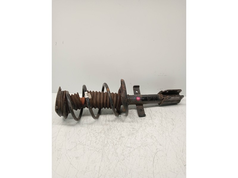 Recambio de amortiguador delantero derecho para renault clio iv limited referencia OEM IAM 543026988R  