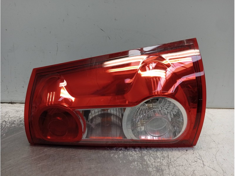 Recambio de piloto trasero derecho para dacia logan laureate referencia OEM IAM 62420912 8200864610 