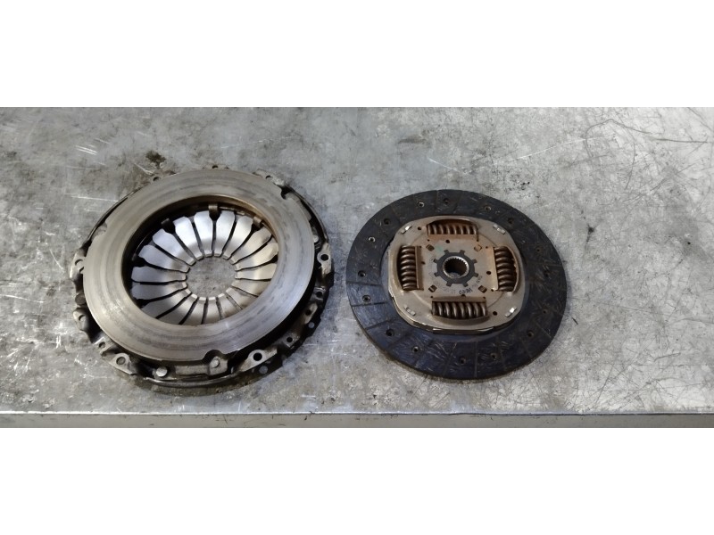 Recambio de kit embrague para dacia logan laureate referencia OEM IAM   