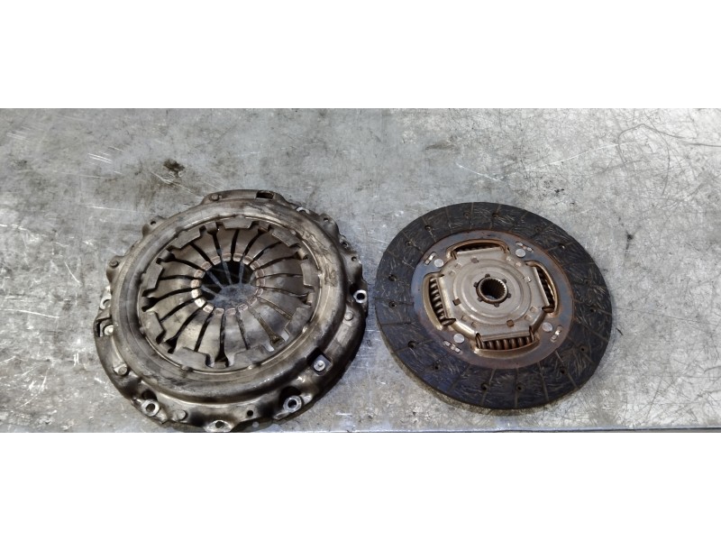 Recambio de kit embrague para dacia logan laureate referencia OEM IAM   