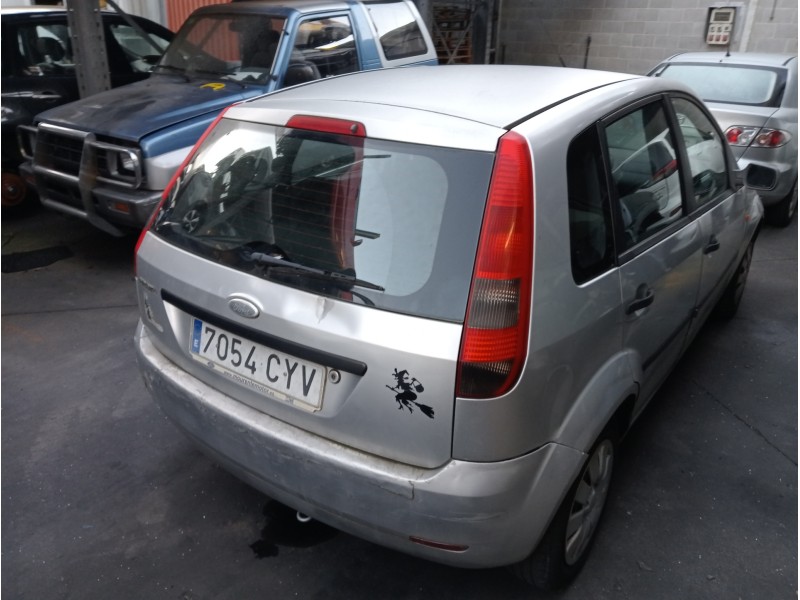 ford fiesta (cbk) del año 2004