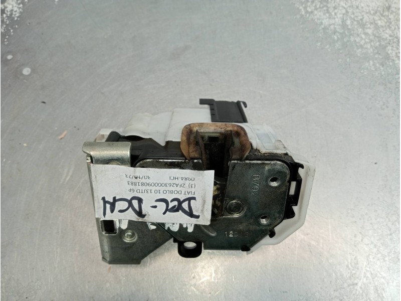 Recambio de cerradura puerta delantera derecha para fiat doblo active referencia OEM IAM 51810883  