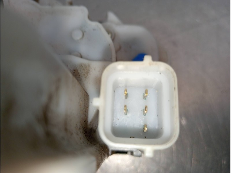 Recambio de cerradura puerta delantera derecha para fiat doblo active referencia OEM IAM 51810883  