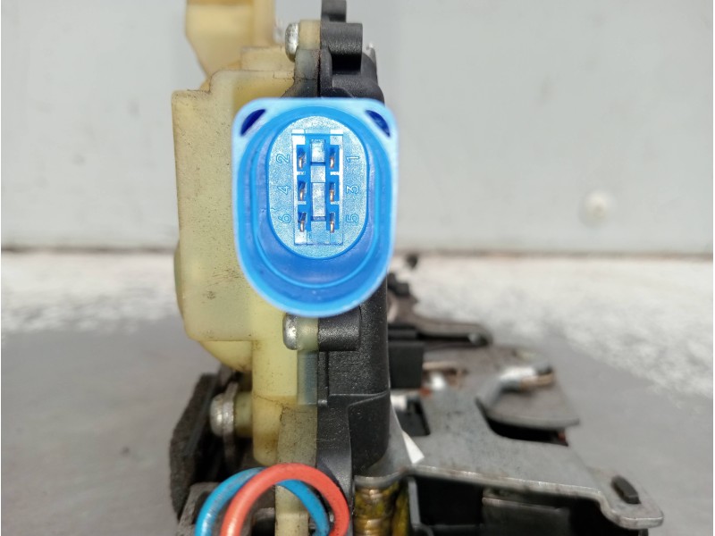 Recambio de cerradura puerta trasera izquierda para volkswagen polo (9n3) advance referencia OEM IAM 991992300 839015AN 