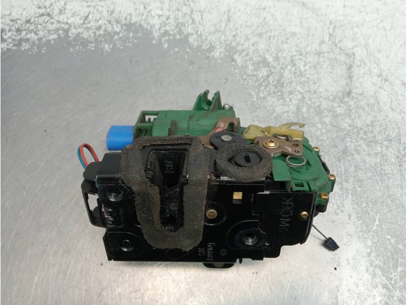 Recambio de cerradura puerta trasera derecha para volkswagen polo (9n3) advance referencia OEM IAM   