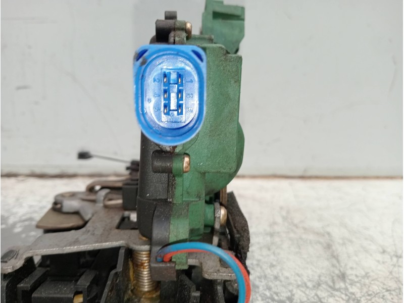 Recambio de cerradura puerta trasera derecha para volkswagen polo (9n3) advance referencia OEM IAM   