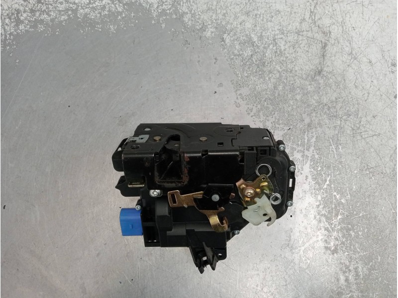 Recambio de cerradura puerta delantera izquierda para volkswagen polo (9n3) advance referencia OEM IAM   