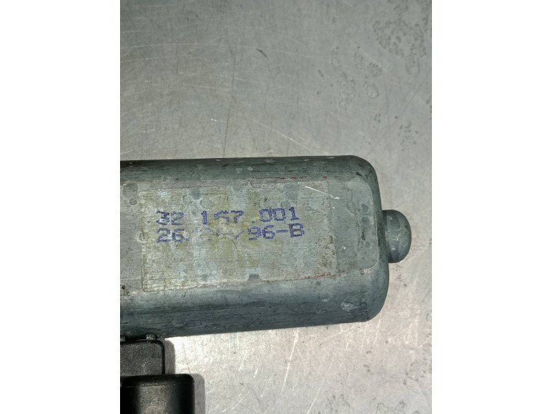 Recambio de elevalunas delantero izquierdo para fiat punto berlina (176) 1.2 cat referencia OEM IAM 32157001  