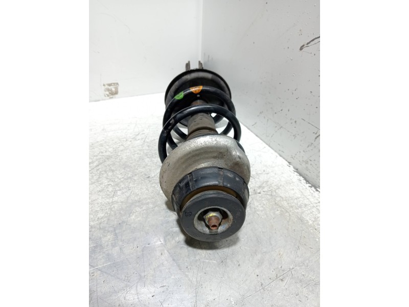Recambio de amortiguador delantero izquierdo para dacia logan laureate referencia OEM IAM 8200748984  