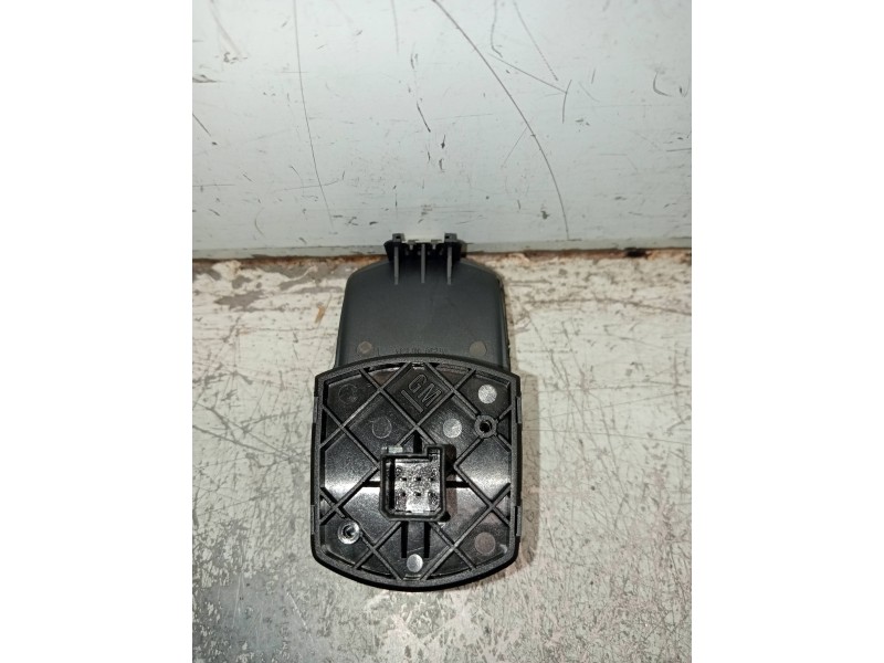 Recambio de mando elevalunas delantero derecho para opel corsa d 1.2 16v lpg referencia OEM IAM 13189333RW  