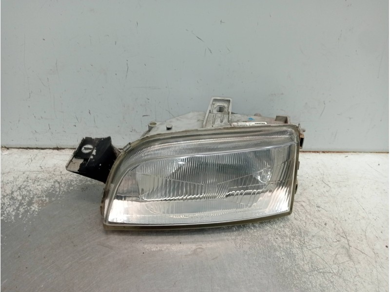 Recambio de faro izquierdo para fiat punto berlina (176) 1.2 cat referencia OEM IAM 46402650  