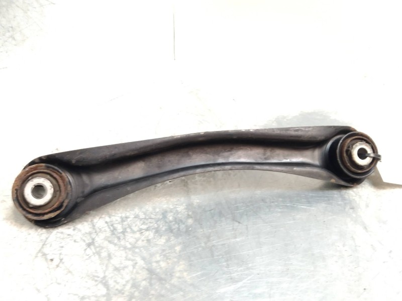 Recambio de brazo suspension inferior trasero derecho para mercedes clase c (w201) berlina 1.8 e 190 (201.018) referencia OEM IA
