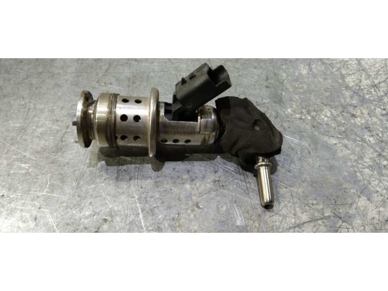 Recambio de inyector para peugeot 3008 gt line referencia OEM IAM 9802763880 H288B08828 