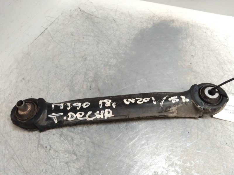 Recambio de brazo suspension inferior trasero derecho para mercedes clase c (w201) berlina 1.8 e 190 (201.018) referencia OEM IA